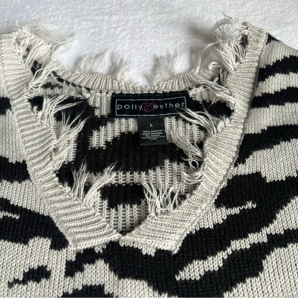 Polly & Esther Size L Women’s Animal Print Destructed Sweater - Picture 3 of 12